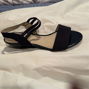 Lifestride YOLO Navy Micron Fab Sandals NEVER WORN